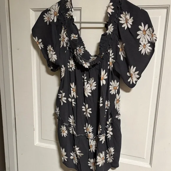 Maurices Black Daisy Print Puff Sleeve Blouse - Picture 7 of 7